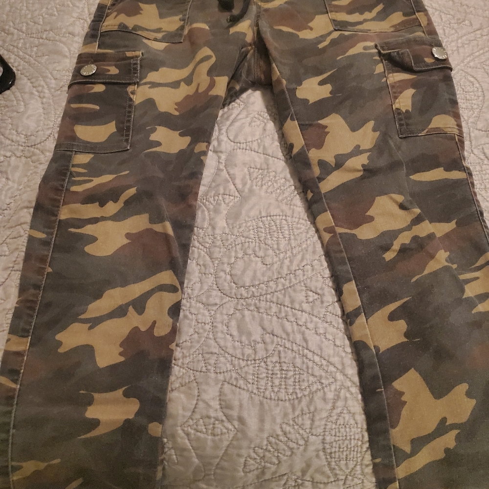 Camo pants with cargo side pockets